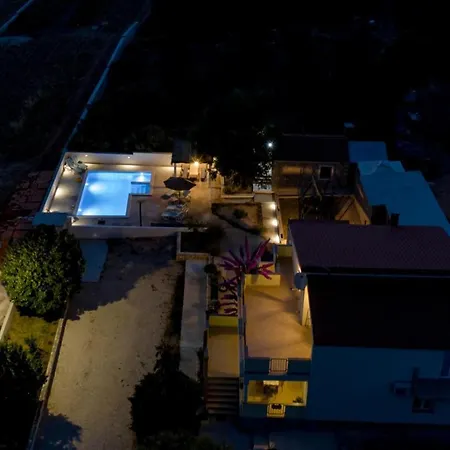 Kuca Za Odmor Karla Apartman *