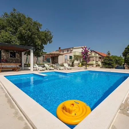 Kuca Za Odmor Karla Apartman *